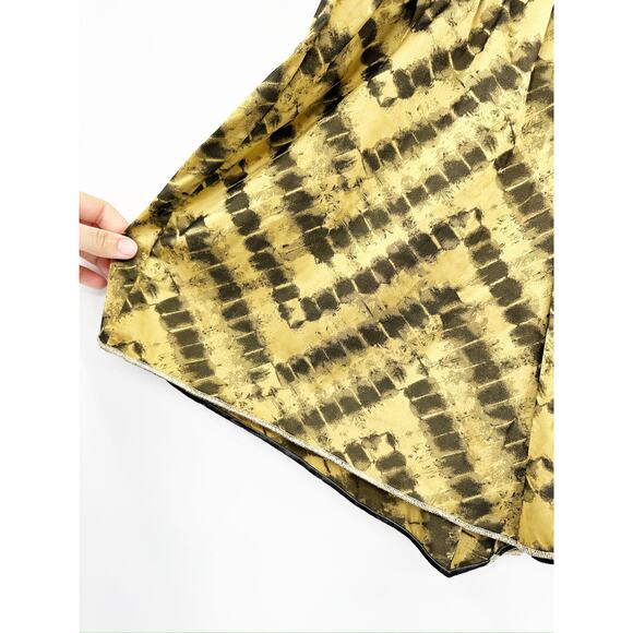 Oseree Golden Yellow Black Chevron Striped Print Shorts Size L NWT - Picture 3 of 5